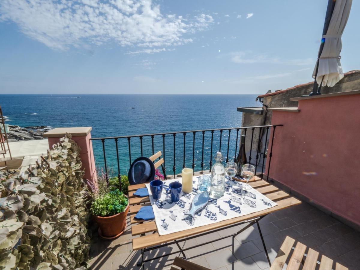 Refilea Sea View Tower Villa Vernazza Esterno foto
